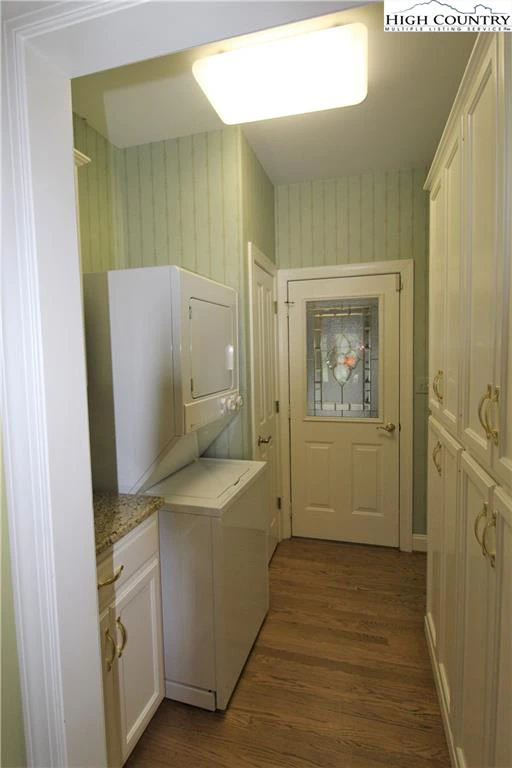 Image number 14 for the current listing
