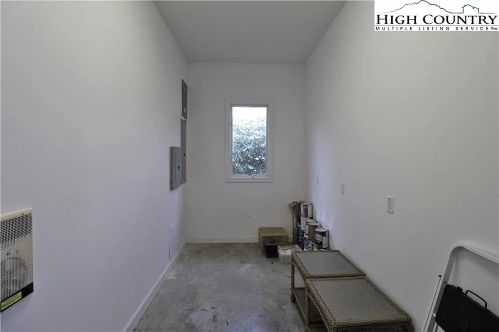 Image number 16 for the current listing