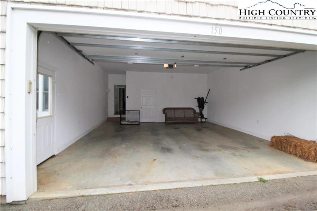 Image number 17 for the current listing