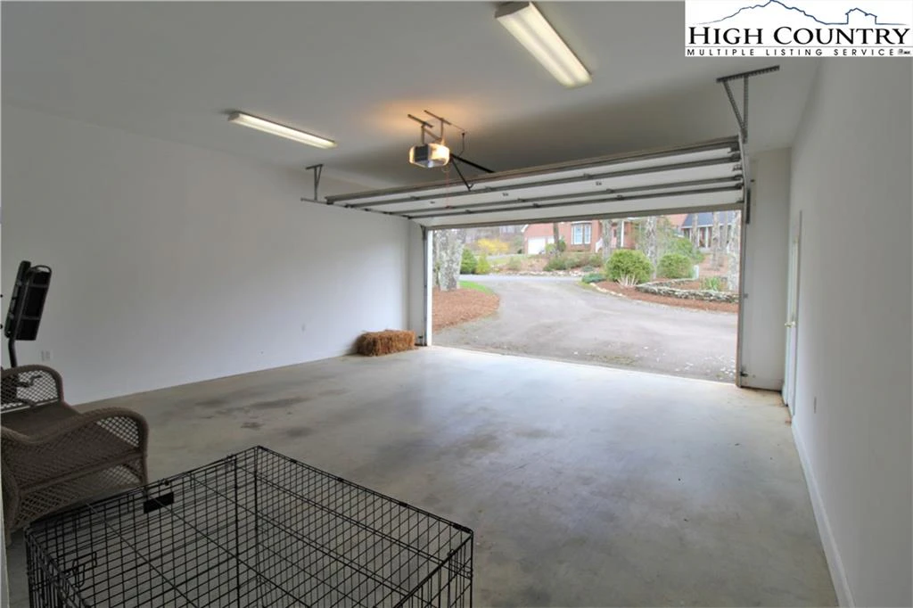Image number 18 for the current listing