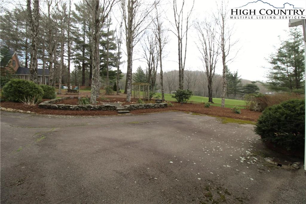 Image number 19 for the current listing