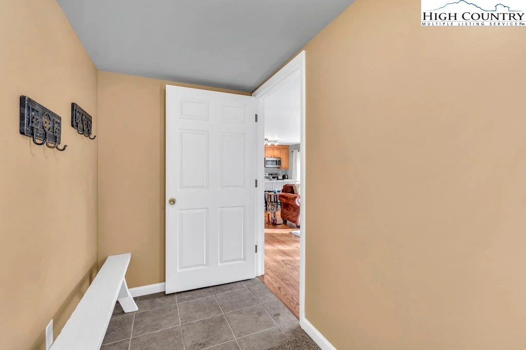Image number 20 for the current listing