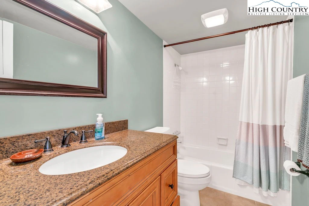 Image number 2 for the current listing