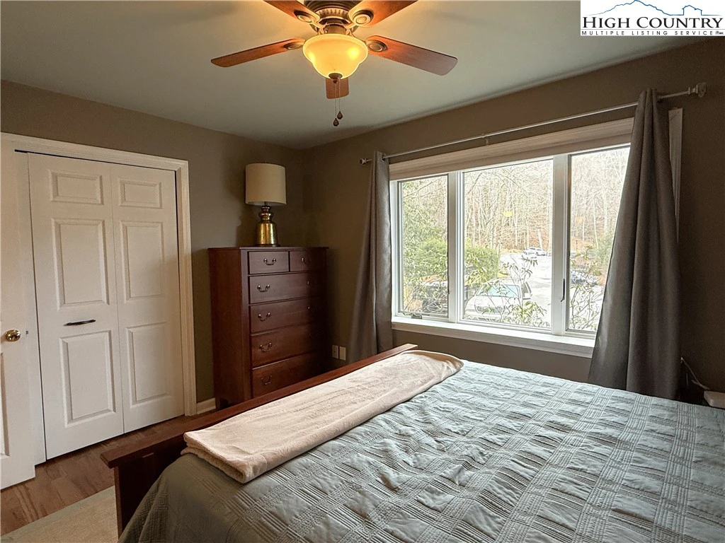 Image number 5 for the current listing