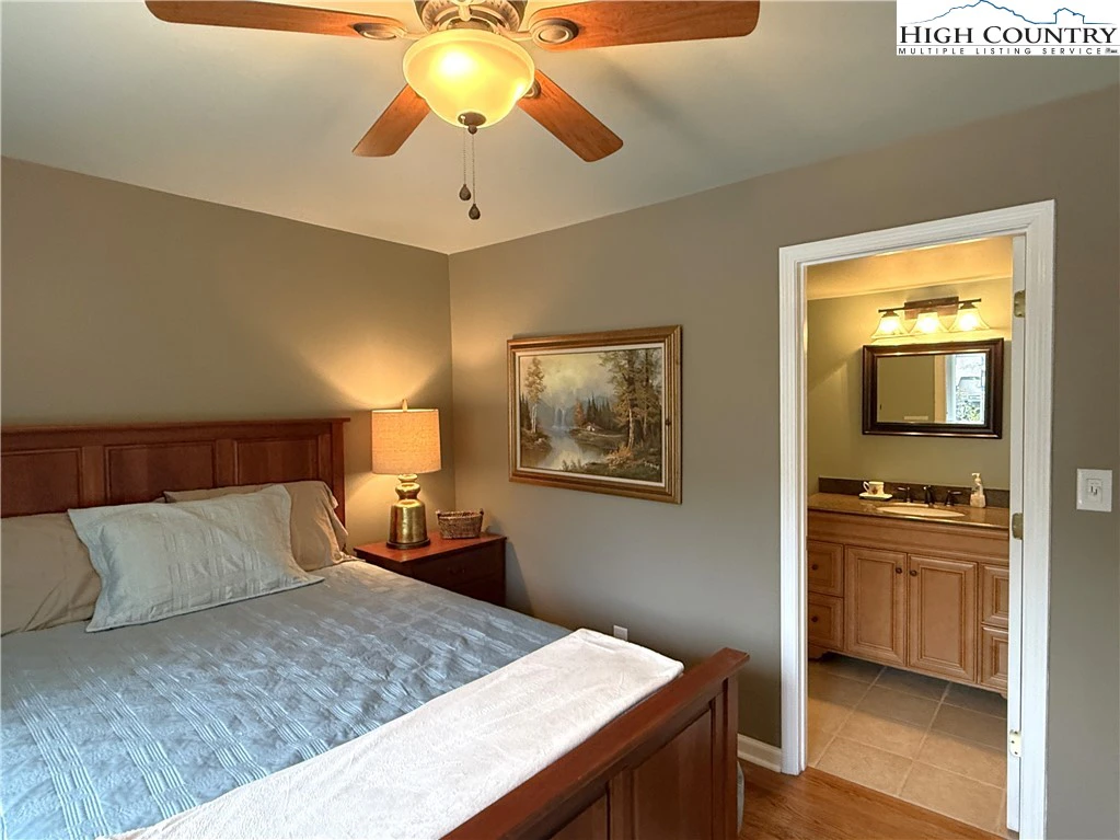 Image number 6 for the current listing
