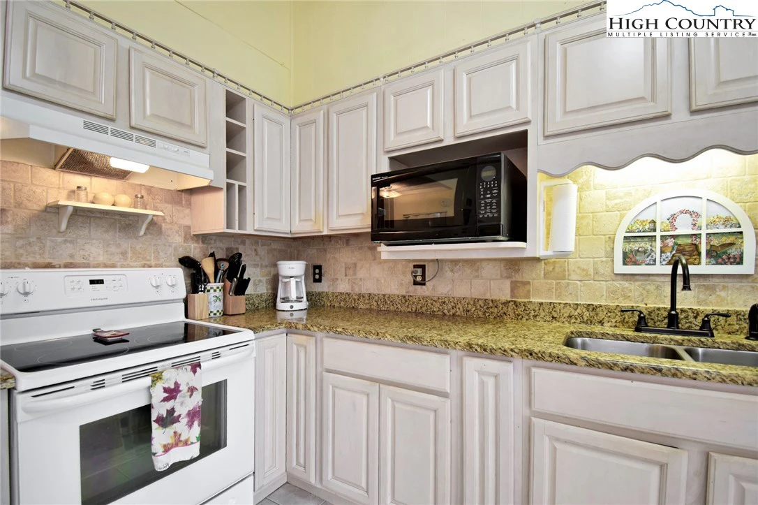Image number 19 for the current listing