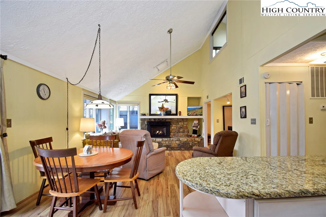 Image number 18 for the current listing