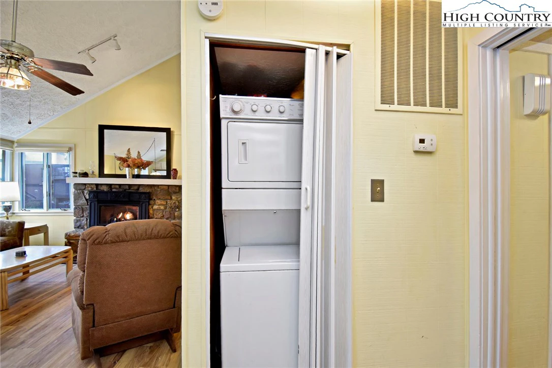 Image number 3 for the current listing