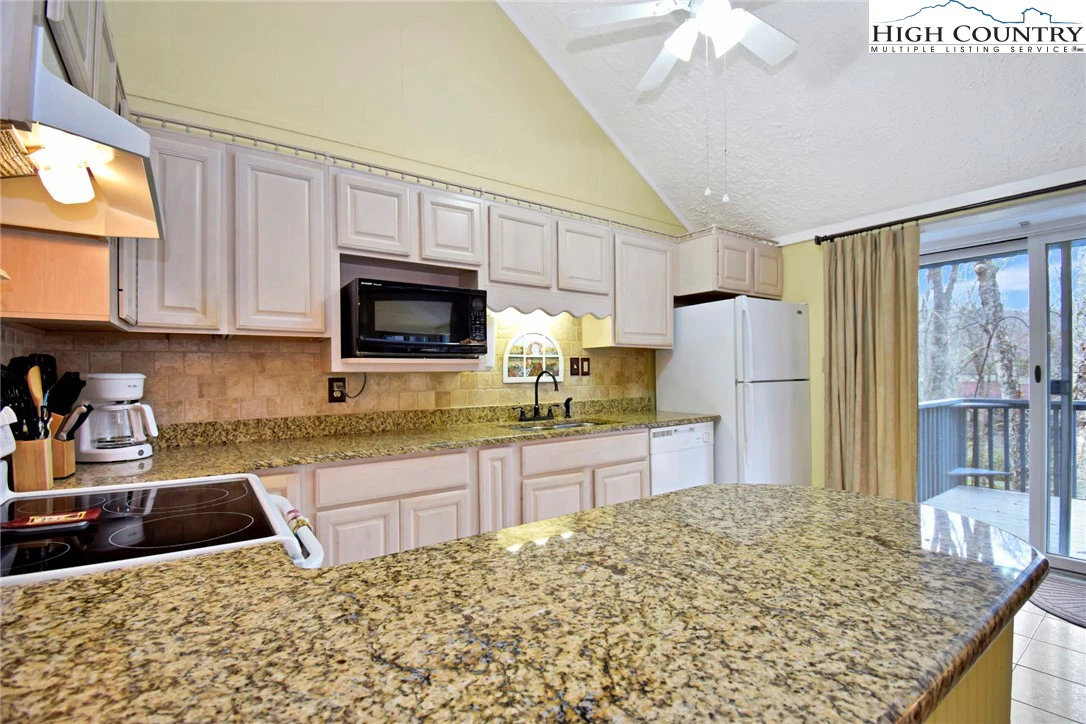 Image number 20 for the current listing