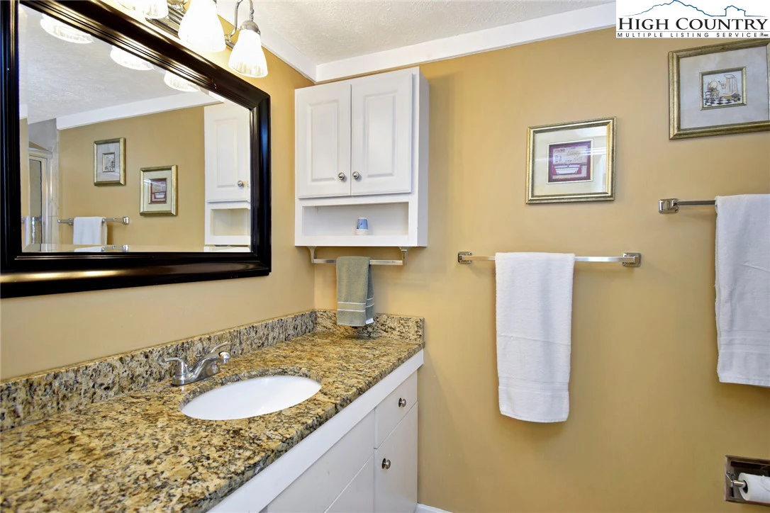 Image number 5 for the current listing