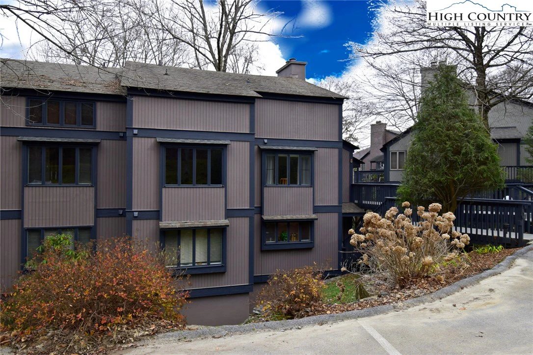 Image number 1 for the current listing