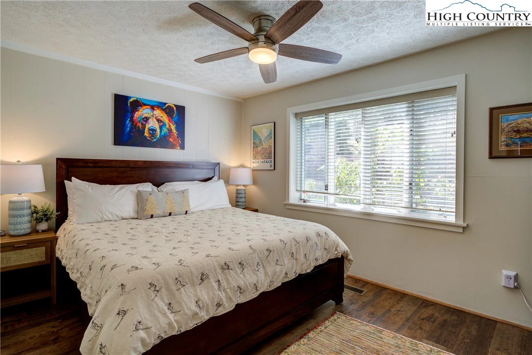 Image number 8 for the current listing