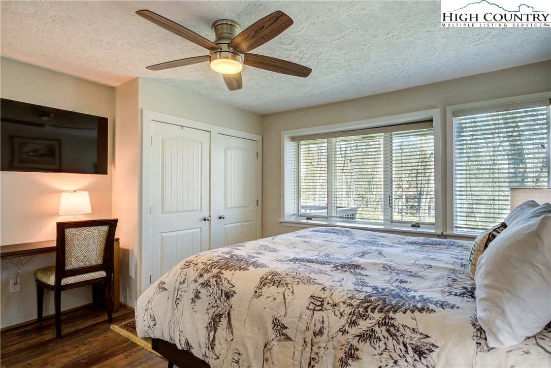 Image number 12 for the current listing