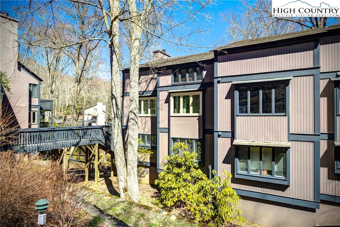 Image number 1 for the current listing