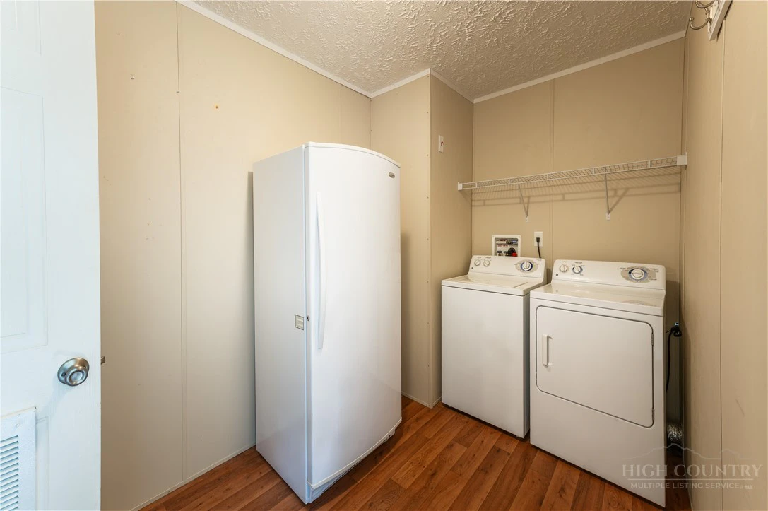 Image number 12 for the current listing