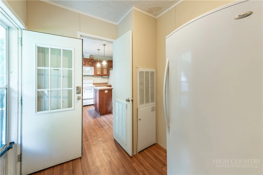 Image number 13 for the current listing