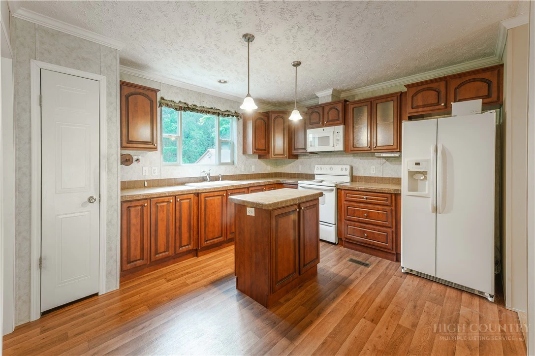 Image number 14 for the current listing