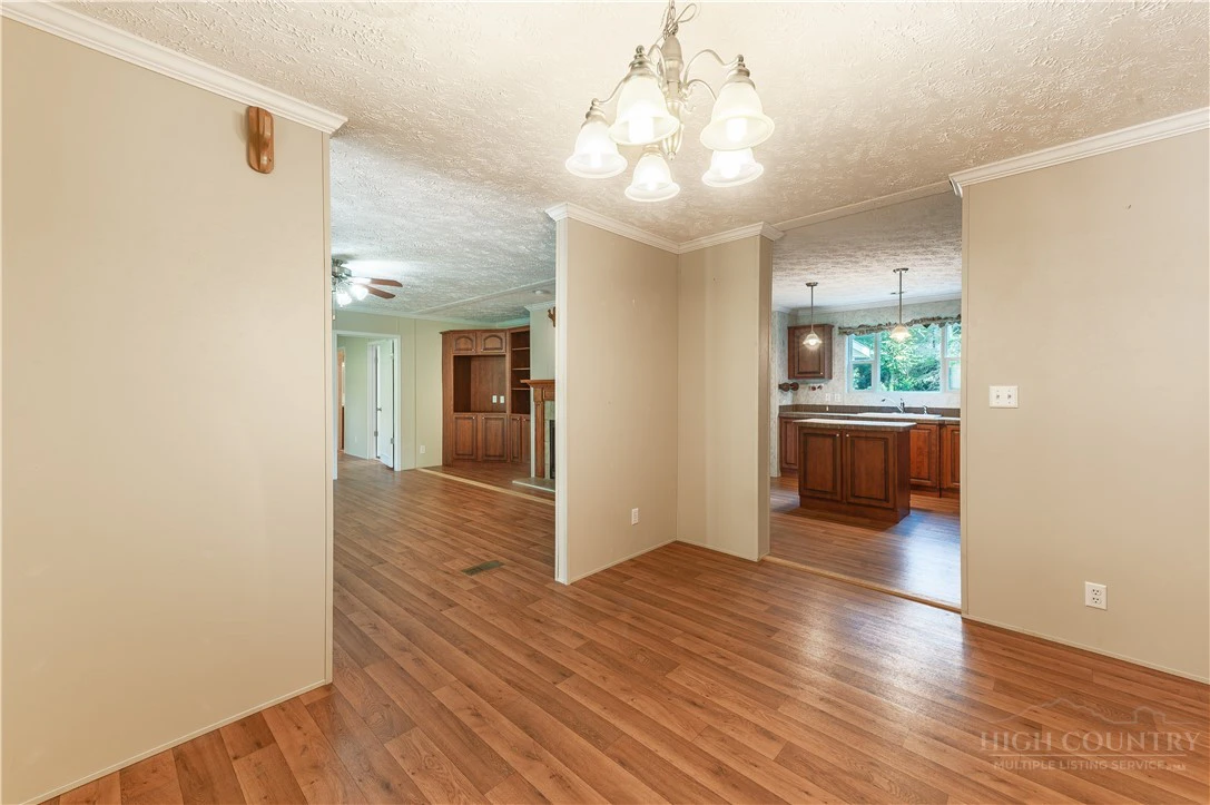 Image number 18 for the current listing