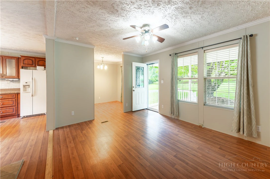 Image number 21 for the current listing