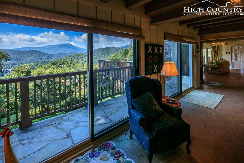 Image number 1 for the current listing