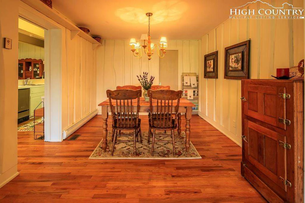 Image number 19 for the current listing