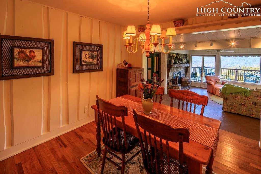 Image number 2 for the current listing