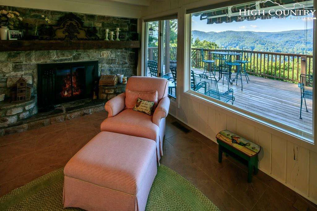 Image number 15 for the current listing