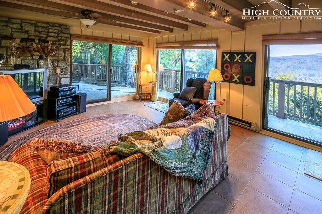 Image number 13 for the current listing