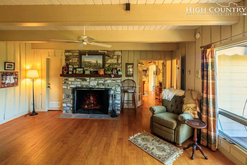 Image number 10 for the current listing