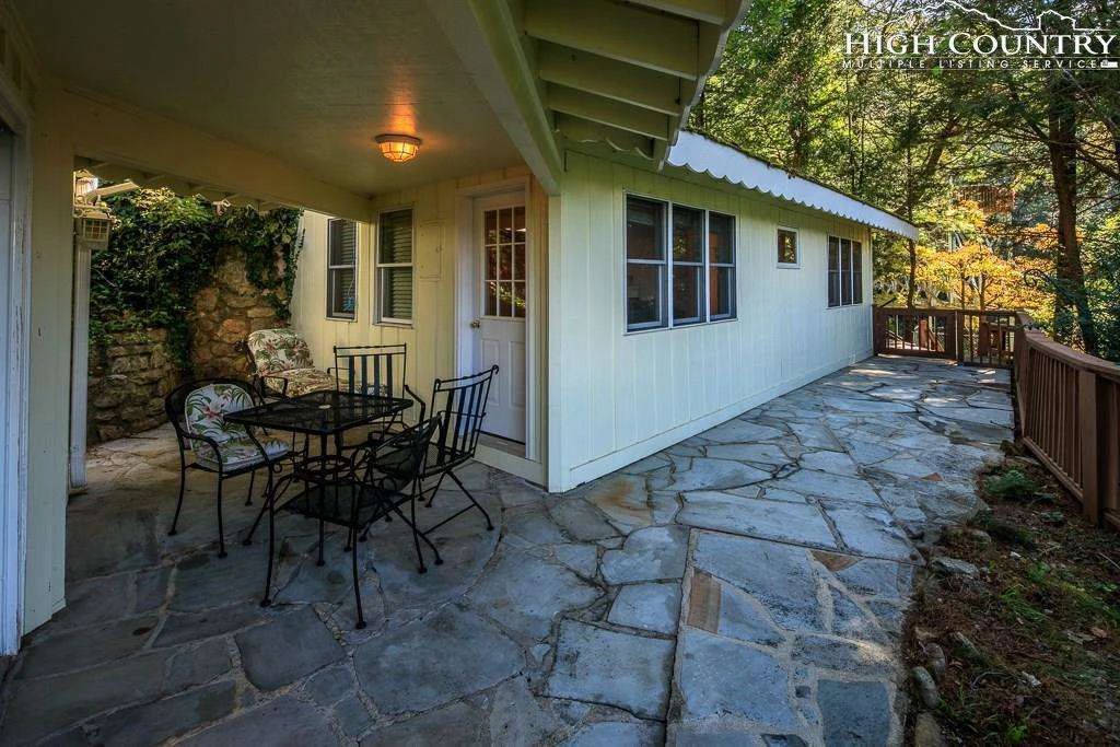 Image number 7 for the current listing