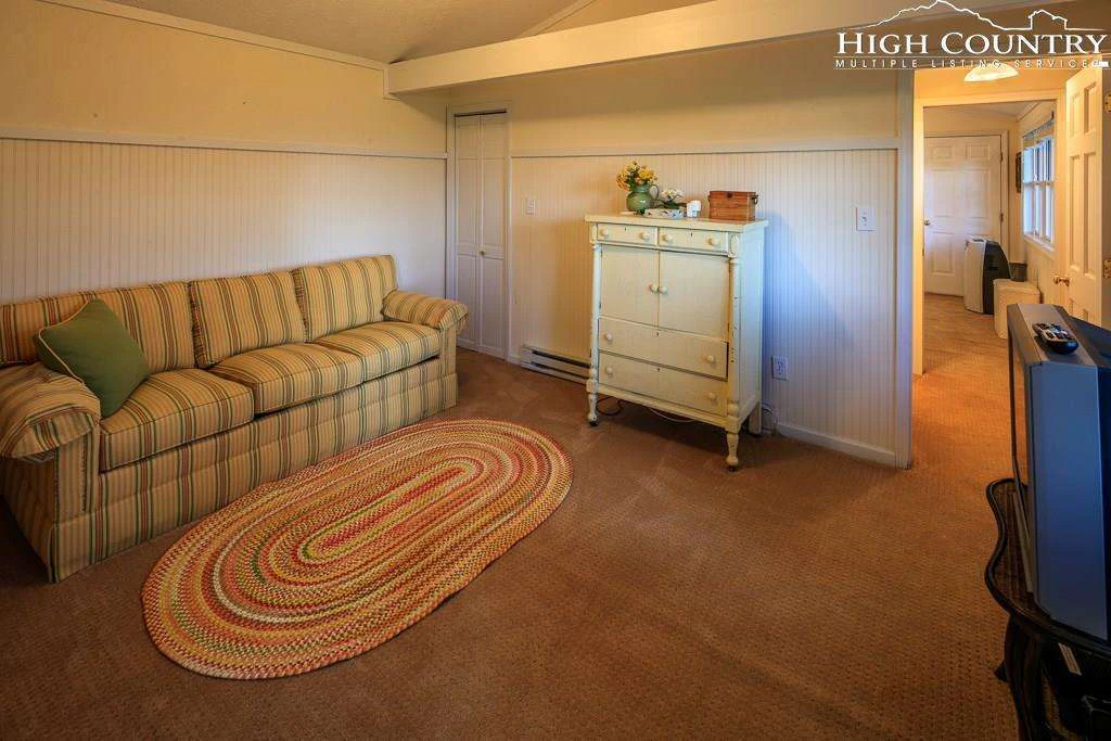 Image number 6 for the current listing