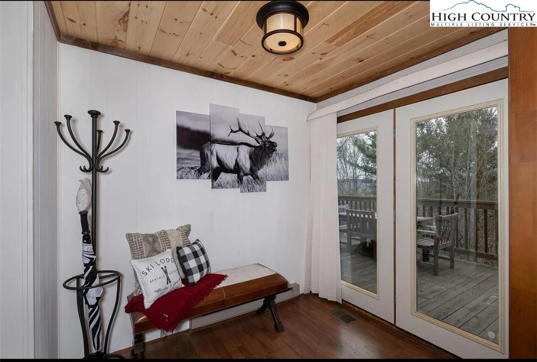 Image number 31 for the current listing