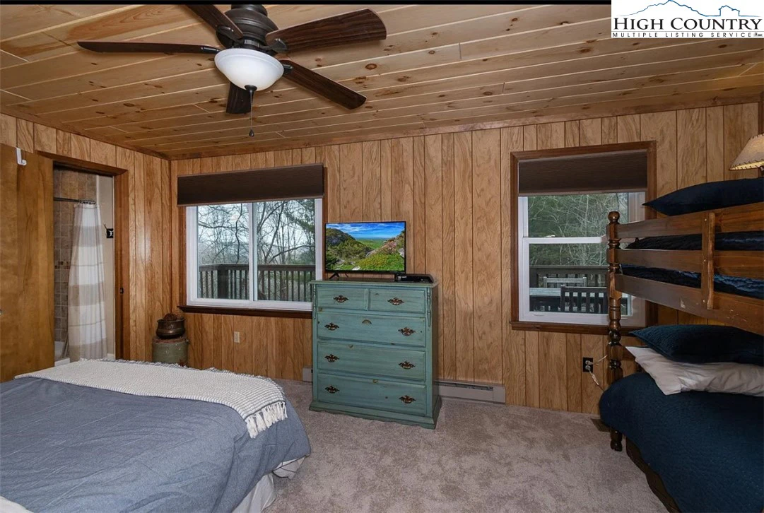 Image number 19 for the current listing