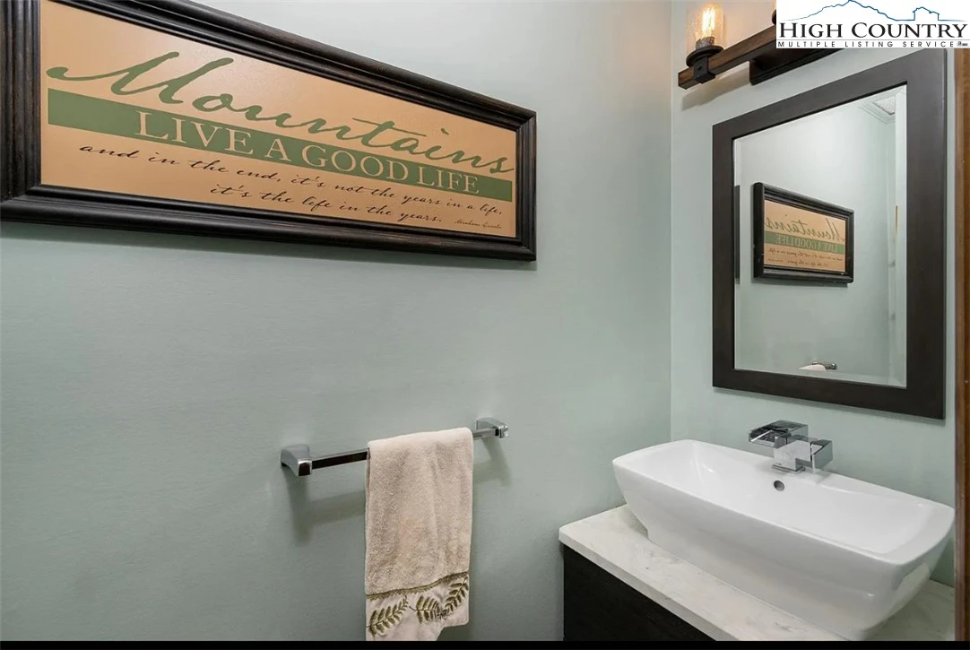 Image number 3 for the current listing