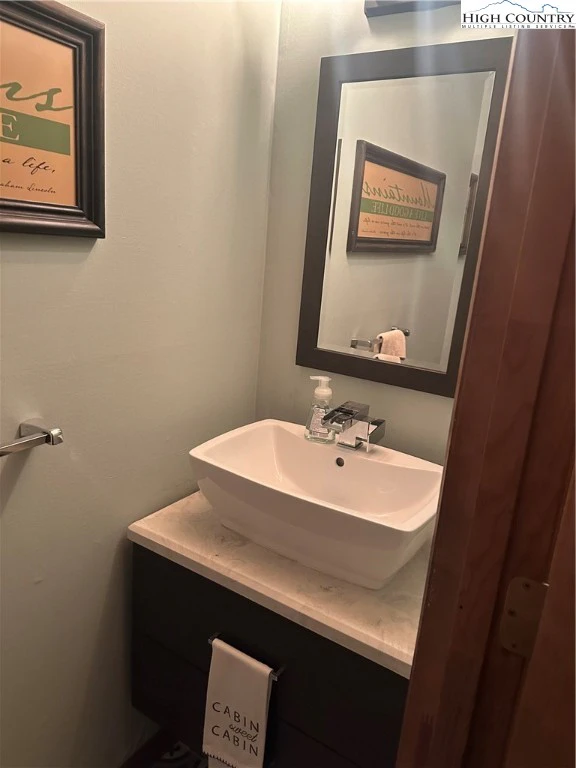 Image number 4 for the current listing