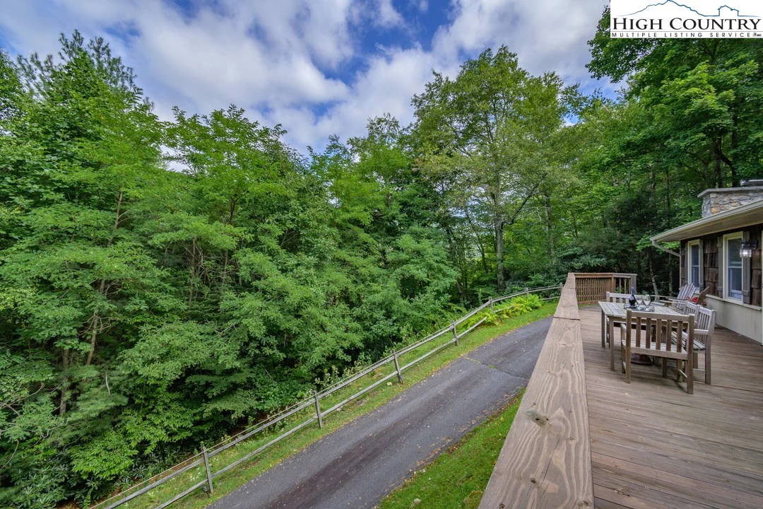 Image number 15 for the current listing
