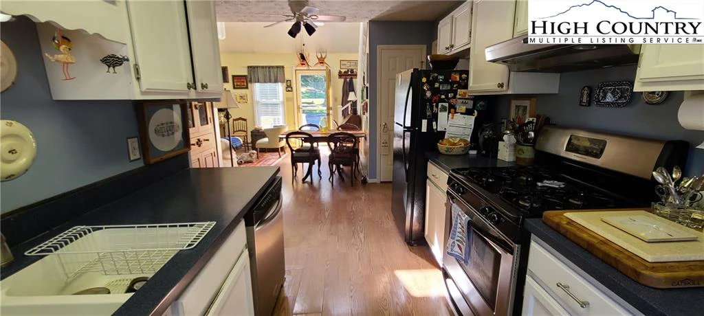 Image number 14 for the current listing