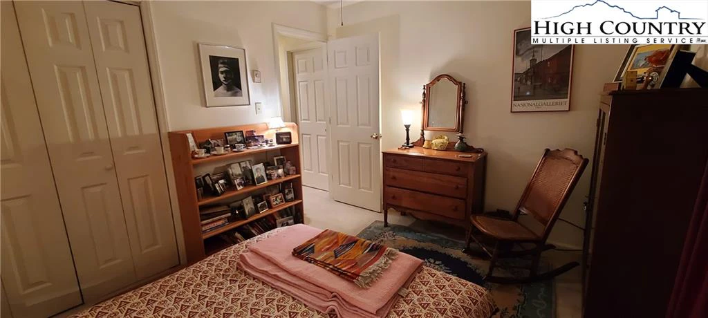 Image number 13 for the current listing