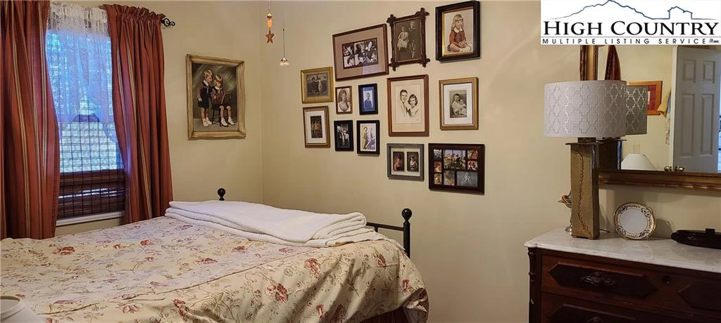 Image number 9 for the current listing