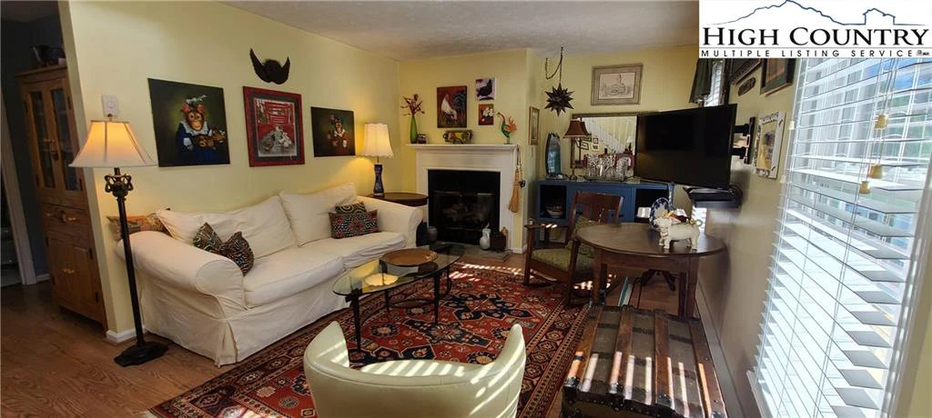 Image number 20 for the current listing