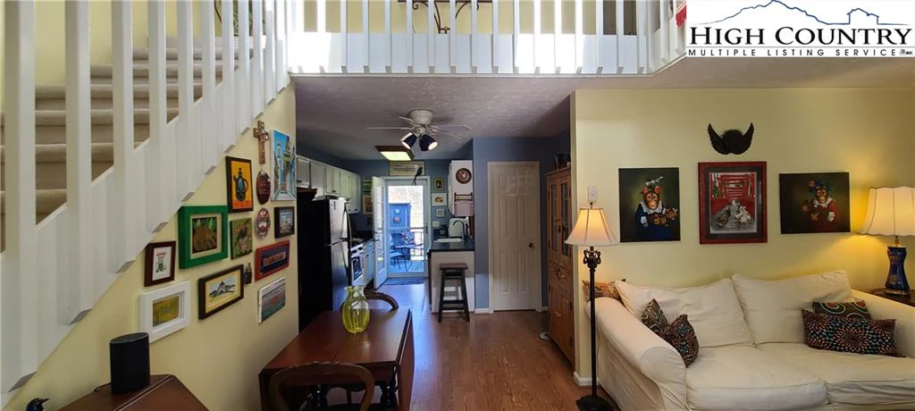 Image number 19 for the current listing