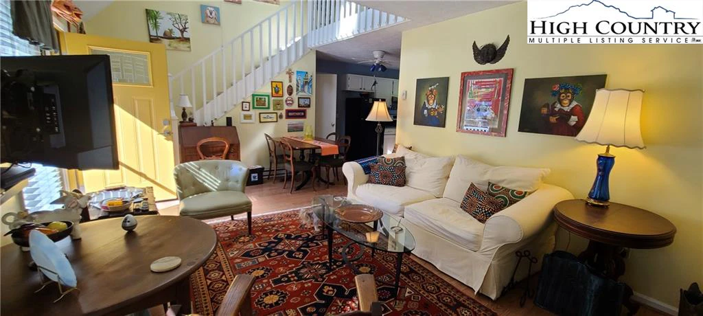 Image number 17 for the current listing
