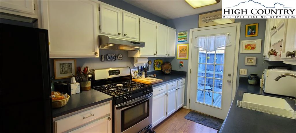 Image number 15 for the current listing