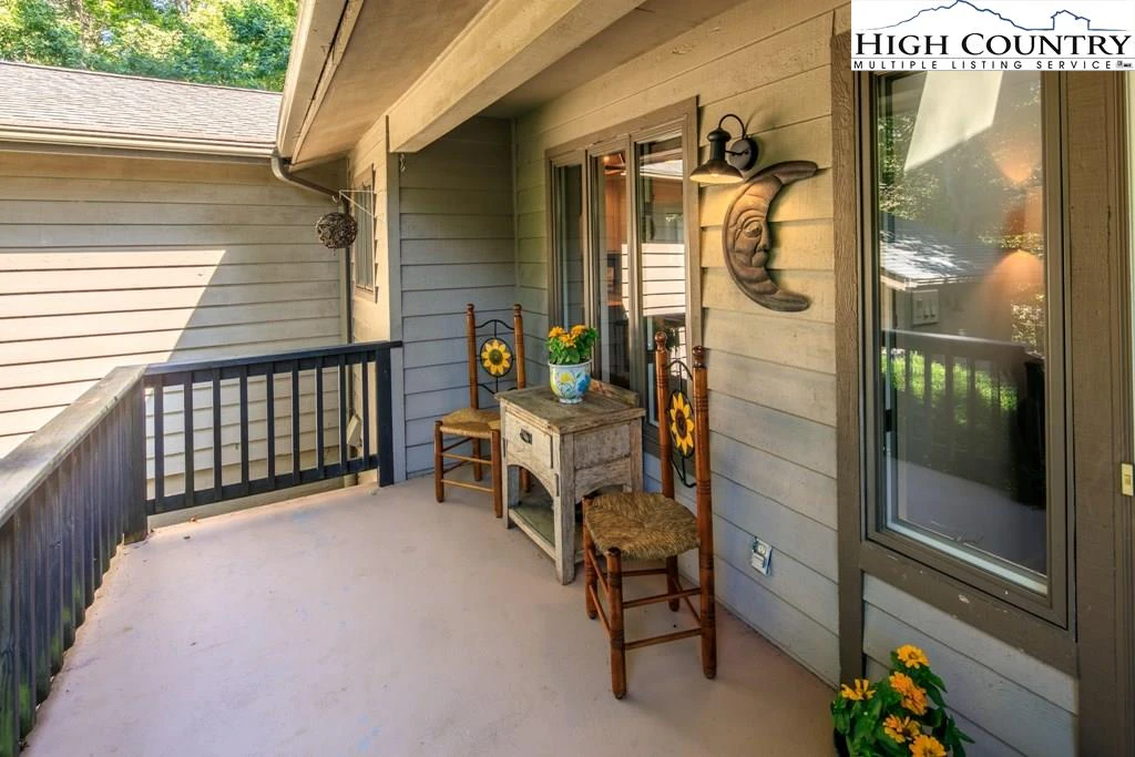 Image number 6 for the current listing