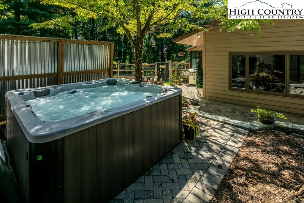Image number 5 for the current listing