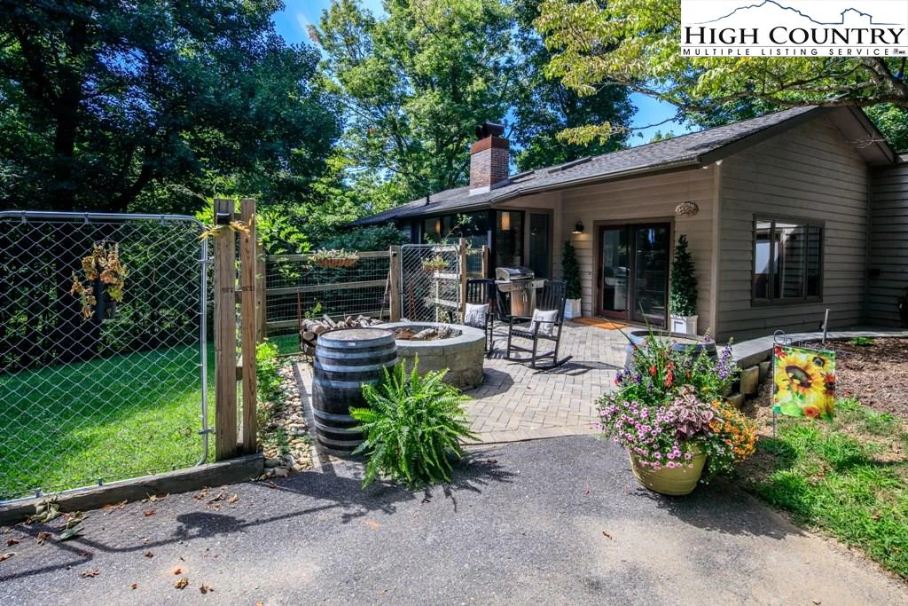 Image number 4 for the current listing