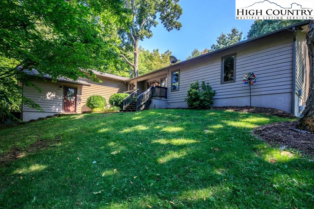 Image number 3 for the current listing