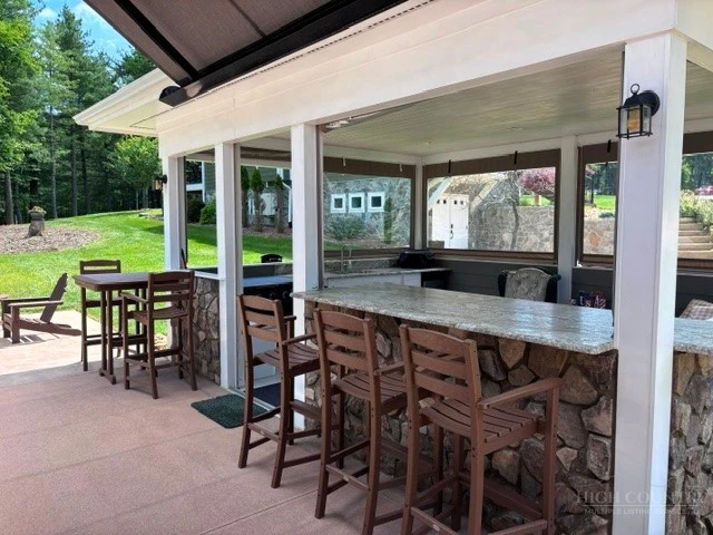 Image number 17 for the current listing