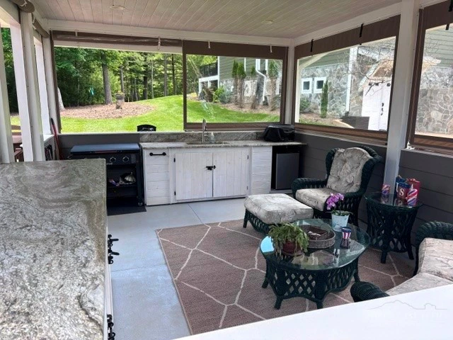 Image number 14 for the current listing