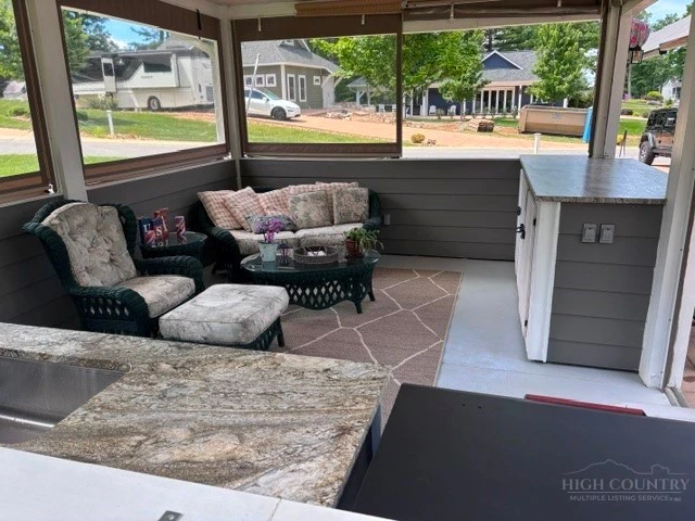 Image number 13 for the current listing